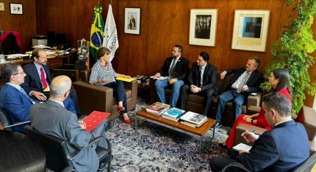 Em Brasília, comitiva pede solução para fila na fronteira com a Argentina