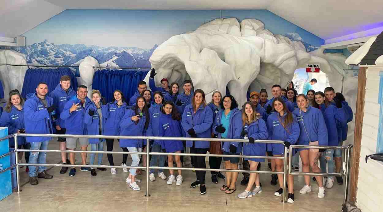 Bar de Gelo faz 6 anos com presente para morador de Foz do Iguaçu