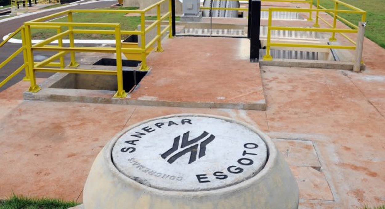 Sanepar vistoria ligações de esgoto em Foz do Iguaçu e Santa Terezinha