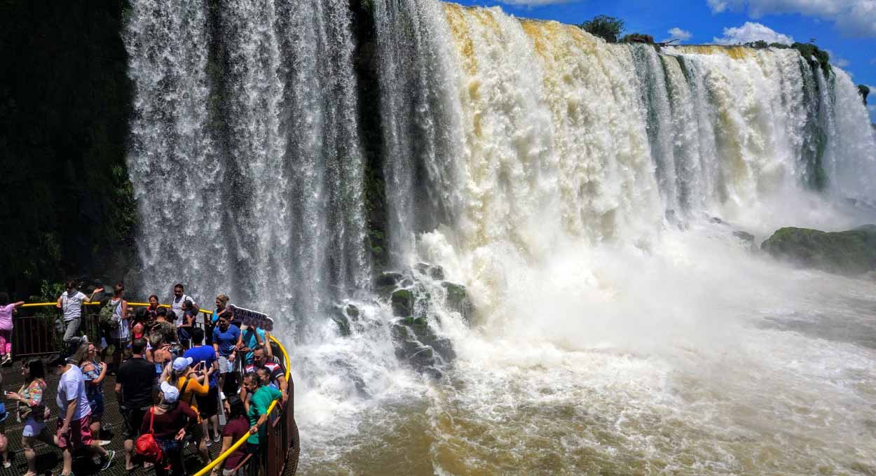 Lado brasileiro das Cataratas recebeu 152 mil visitantes em novembro