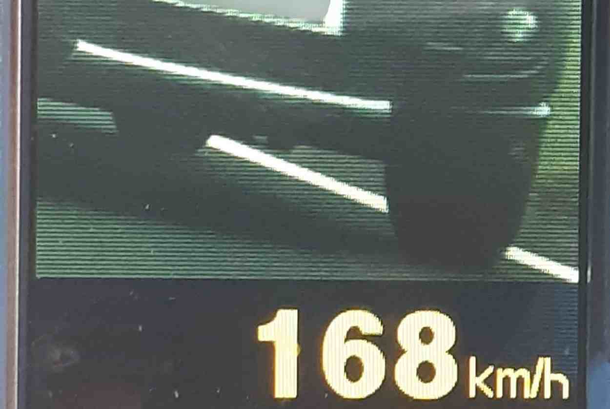 Fiat Uno em alta velocidade é flagrado a quase 170km/h pela PRF