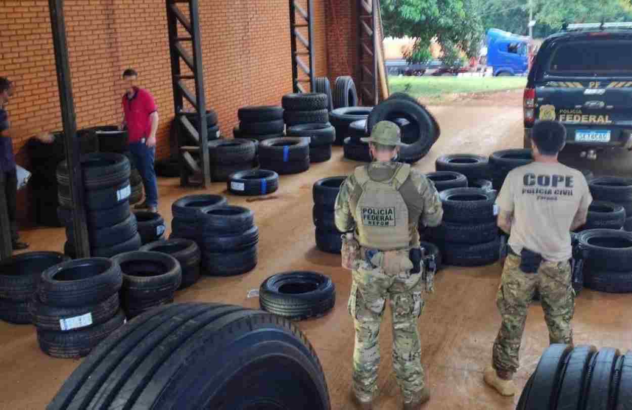 Polícia fecha depósito de pneu contrabandeado do Paraguai