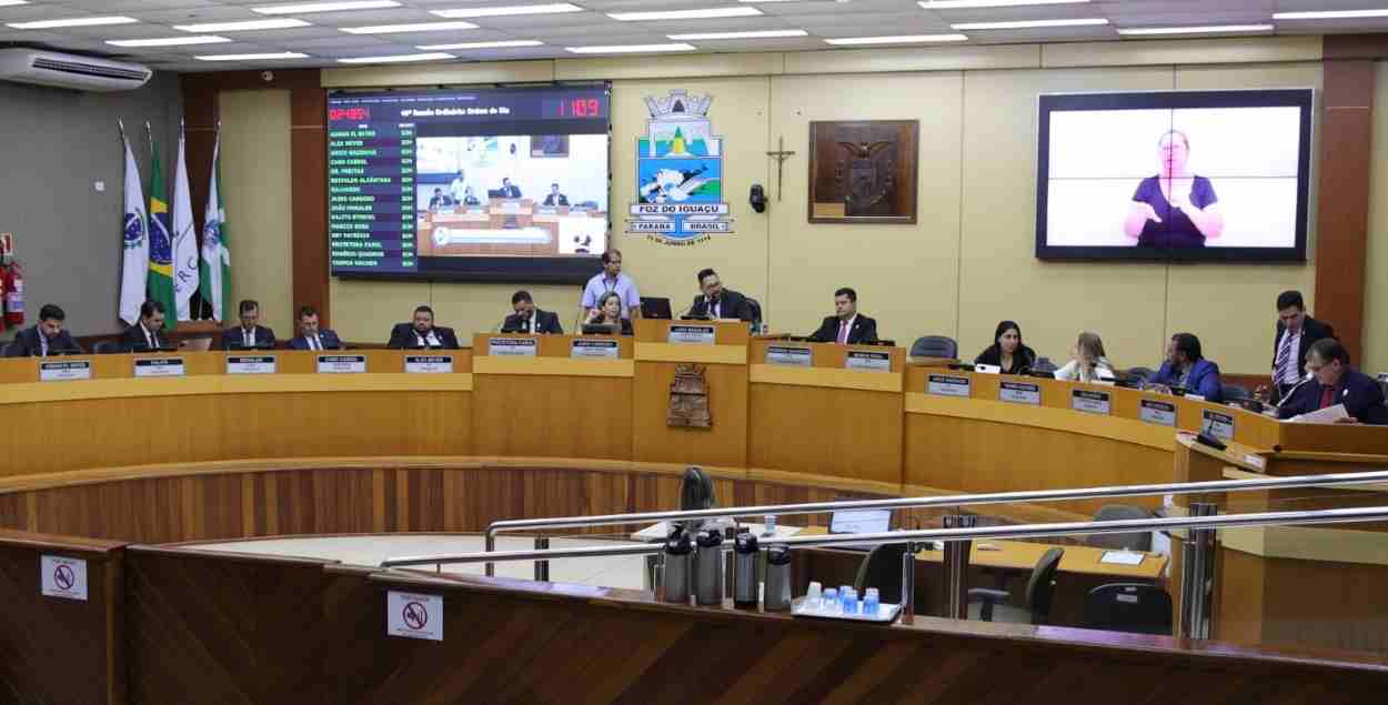 Câmara de Foz do Iguaçu leva à votação 14 projetos nesta terça