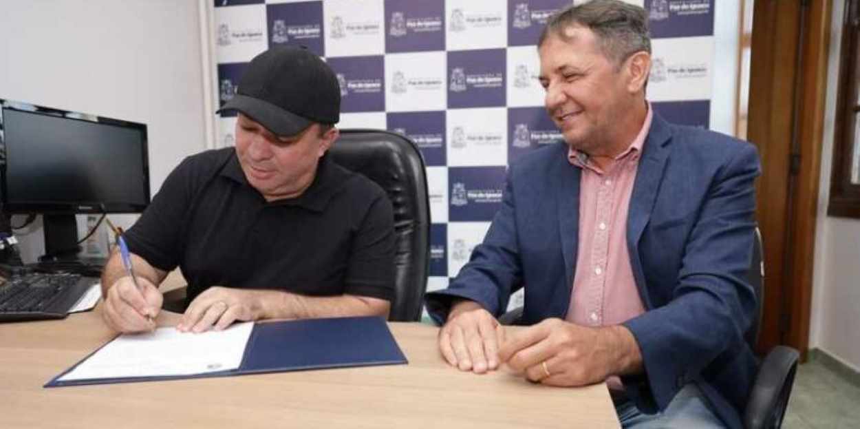 Chico Brasileiro assina portaria que anula 38 exonerações de cargos políticos