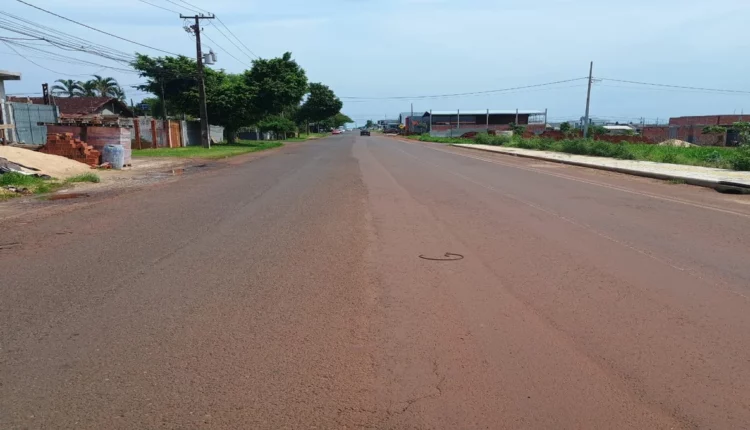 Moradores reclamam da falta de sinalização na avenida.