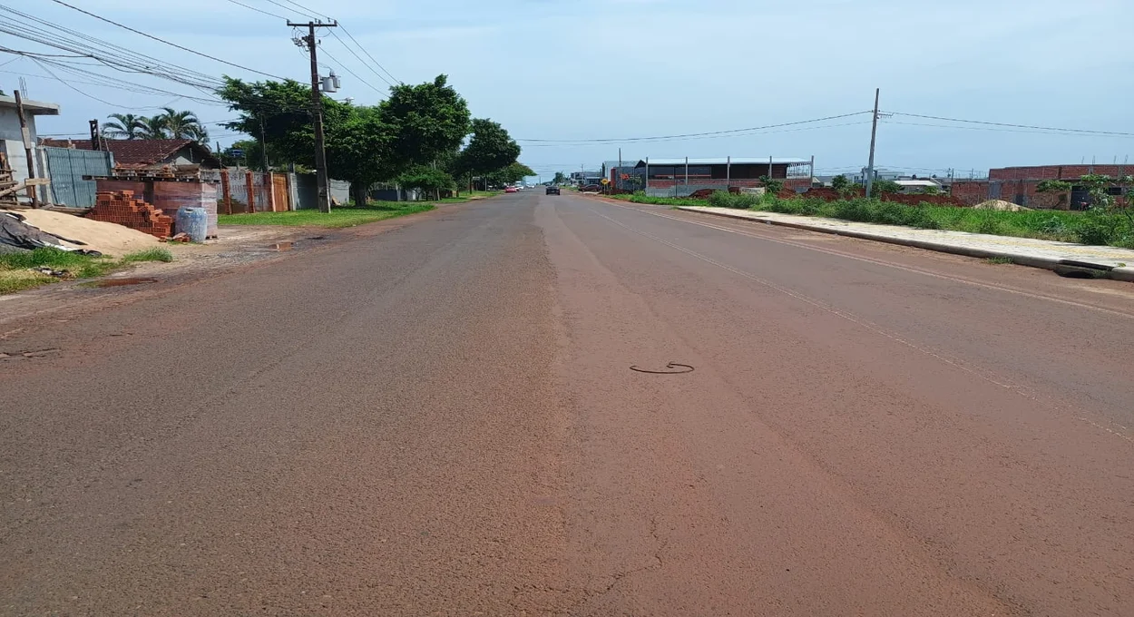 Moradores reclamam da falta de sinalização na avenida.