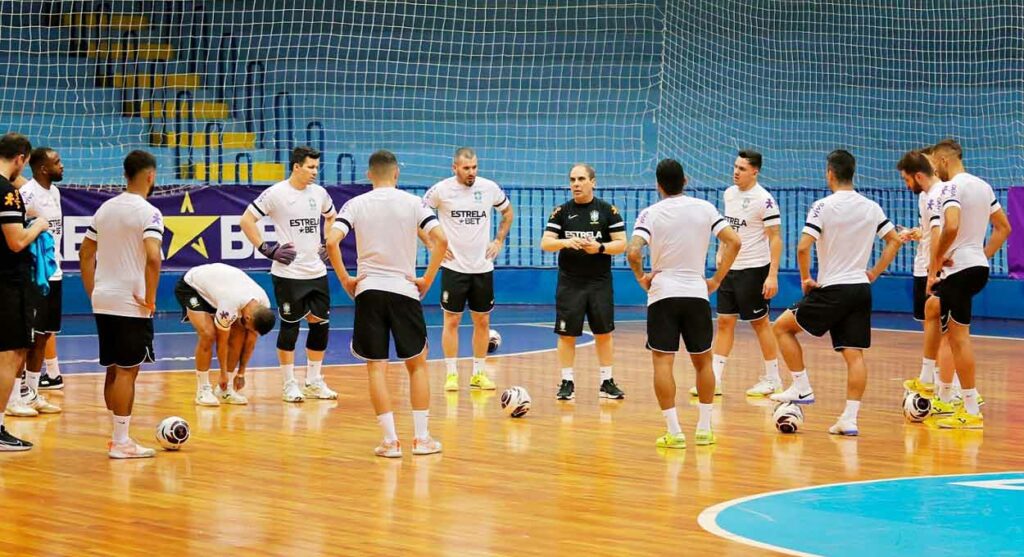 Seleção brasileira de futsal jogará em Foz do Iguaçu no domingo (17)