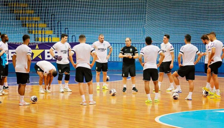 Equipe brasileira já está treinando em Foz do Iguaçu, na quadra do Ginásio Costa Cavalcanti. Foto: Christian Rizzi