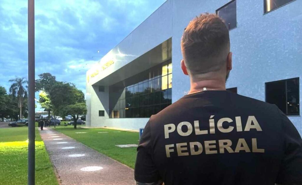 PF desbanca 2 grupos de tráfico internacional de drogas e armas em Foz do Iguaçu