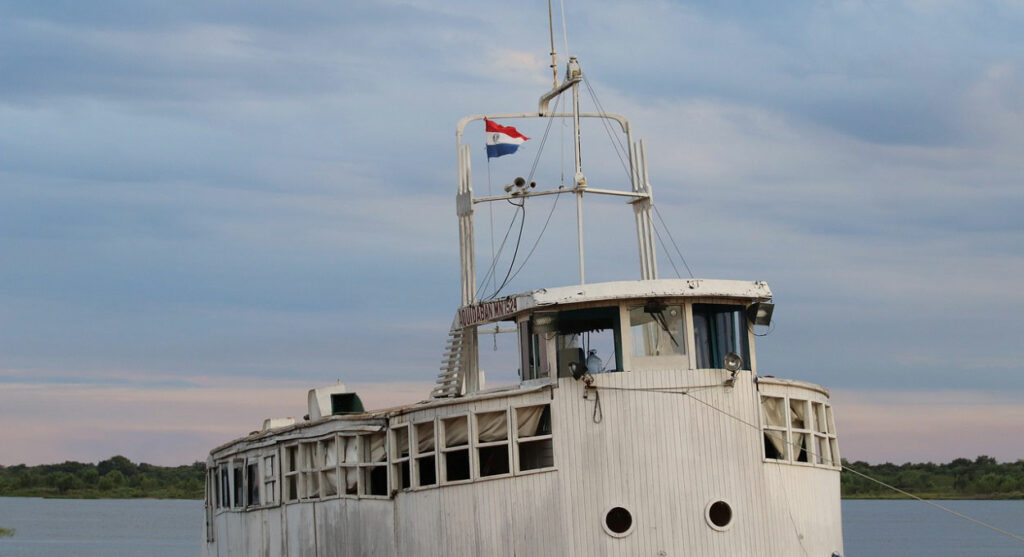 Barco Aquidabán, símbolo do Paraguai, faz sua última viagem