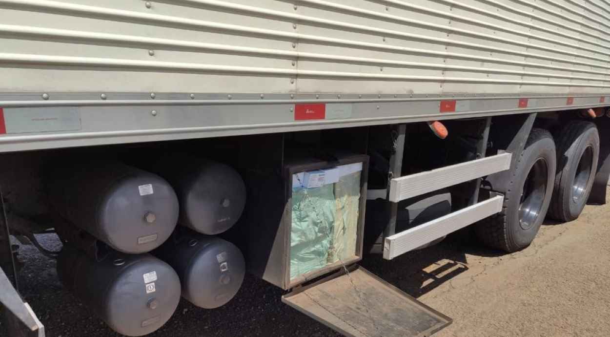 Polícia apreende 3 caminhões com R$ 1,5 milhão em eletrônicos do Paraguai