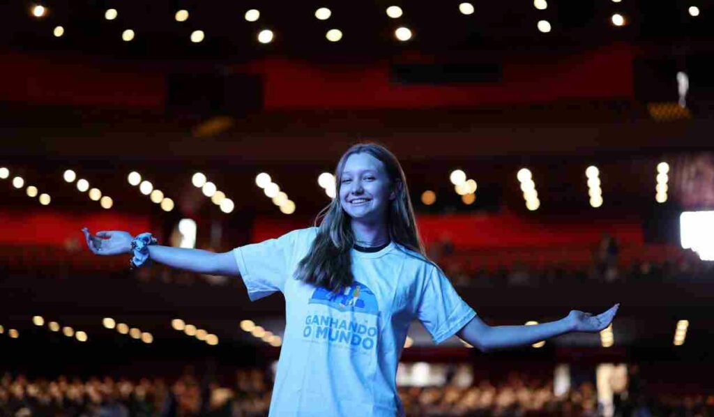 Projeto leva mil alunos da rede estadual para 5 países de língua inglesa