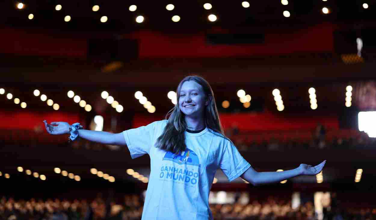 Projeto leva mil alunos da rede estadual para 5 países de língua inglesa