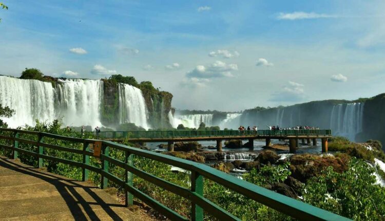 Que tal aproveitar o tempo firme e visitar as Cataratas do Iguaçu? Foto: Nilmar Fernando/Urbia Cataratas