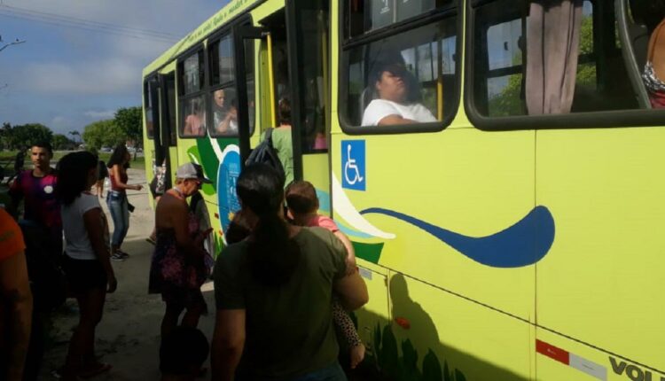 Veículos atualmente em Matinhos ainda usam a mesma pintura temática que caracterizou o transporte de Foz do Iguaçu. Foto: Guilherme Wojciechowski/H2FOZ