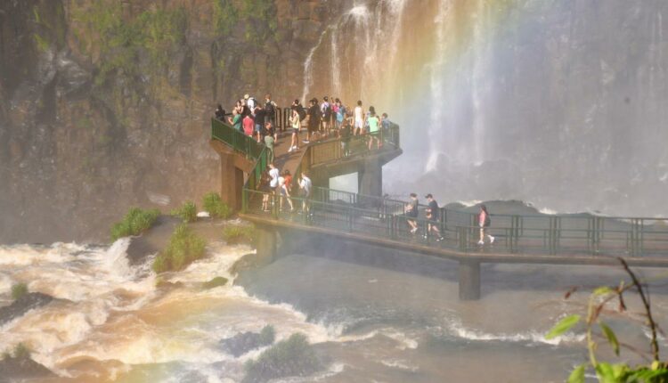 Em 2023, lado brasileiro das Cataratas foi visitado por mais de 1,8 milhão de brasileiros e estrangeiros. Foto: Nilmar Fernando/Urbia Cataratas