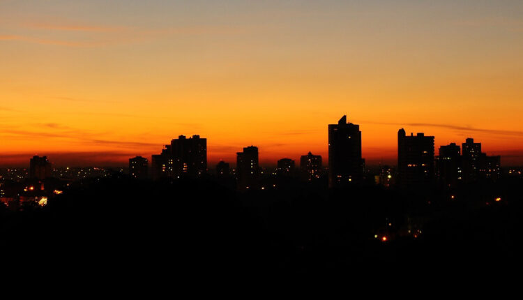 Fim de tarde na área central de Foz do Iguaçu. Foto: Marcos Labanca/H2FOZ