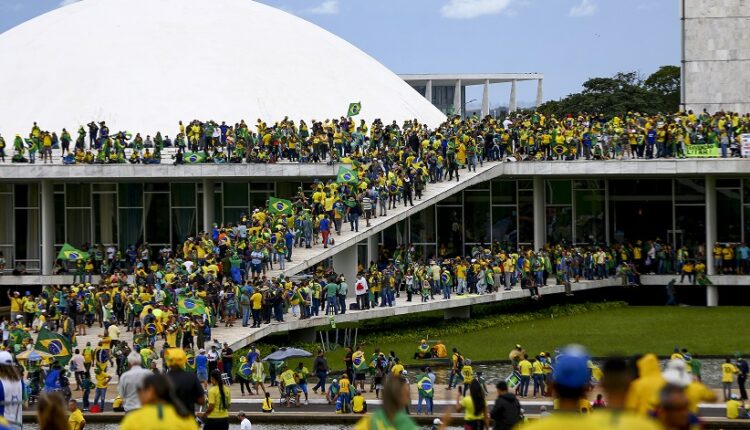 Golpistas que diziam defender a liberdade, tentaram derrubar democracia brasileira.