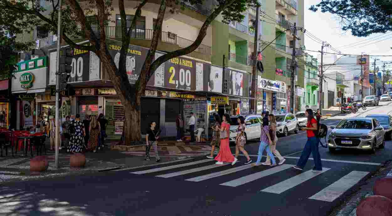 De administrativo a mensageiro, 400 vagas de emprego em Foz do Iguaçu
