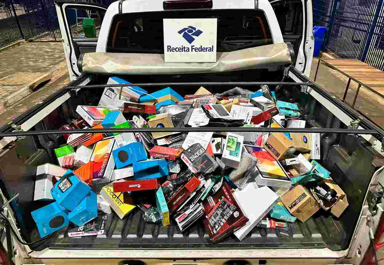 Motorista ‘cai’ com carga de R$ 100 mil em mercadorias na fronteira