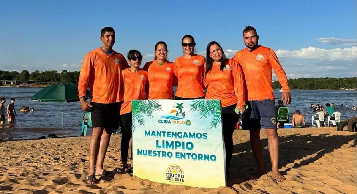 Confira imagens do verão na praia de Ciudad del Este