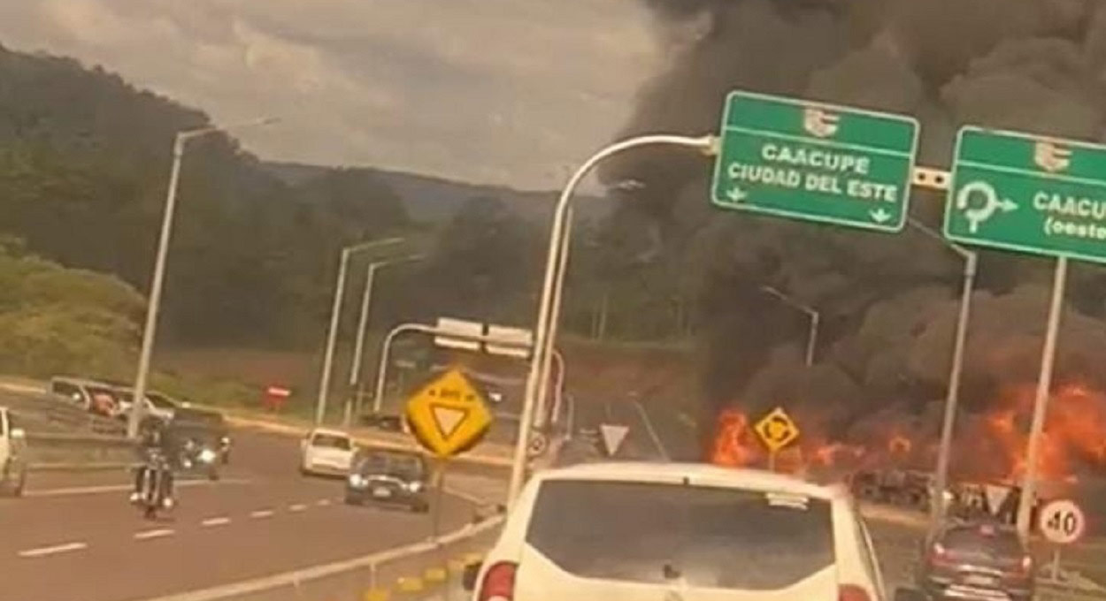 Motorista morre em incêndio de caminhão-tanque no Paraguai