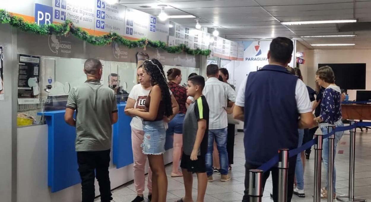 Movimento de turistas paraguaios cresce na Ponte da Amizade