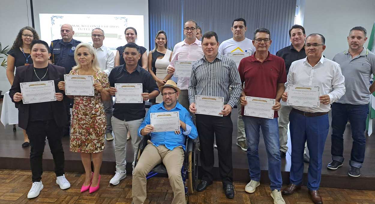 Novos conselheiros tutelares são diplomados em Foz do Iguaçu