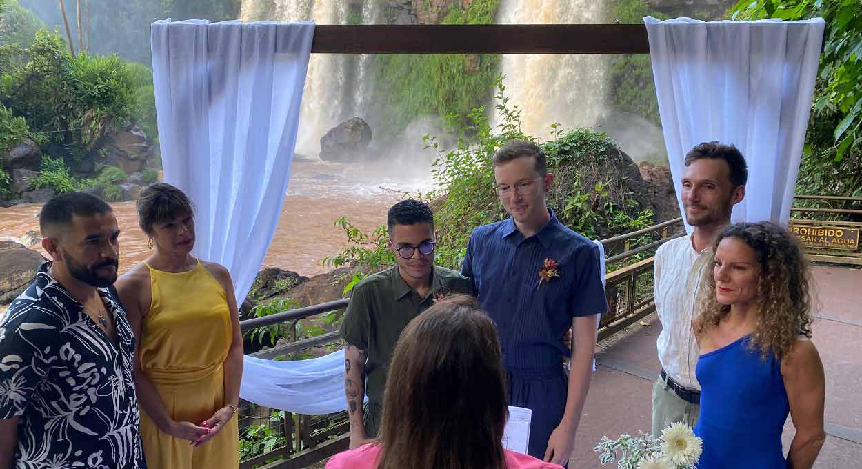 Veja imagens do casamento dessa quinta (25) nas Cataratas do Iguaçu