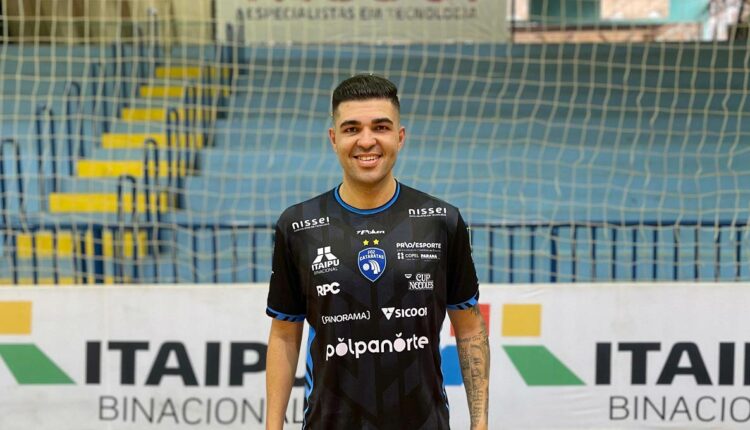 Jackson já está em Foz do Iguaçu para as primeiras atividades com o elenco. Foto: Jorge Augusto/Foz Cataratas Futsal