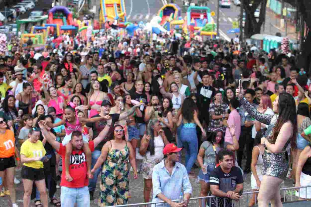Carnaval deve injetar R$ 2,5 bilhões no turismo do Paraná