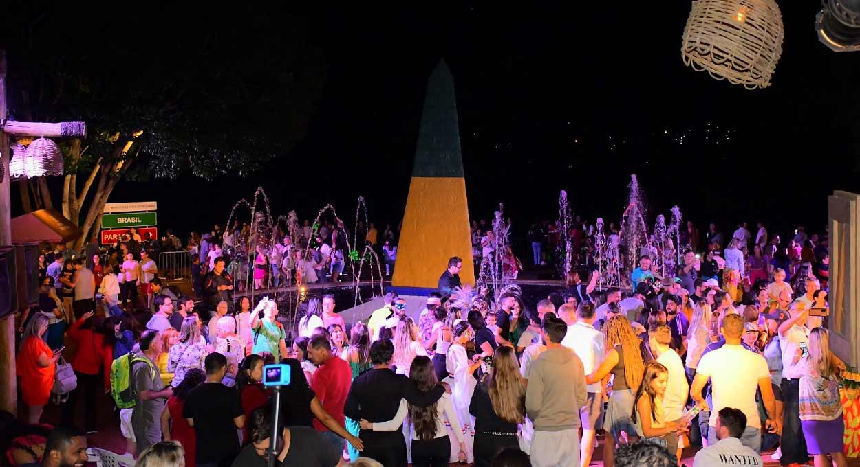 Carnaval das 3 Fronteiras é opção para o feriadão em Foz do Iguaçu