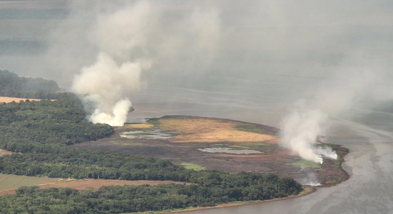 Brigada de Itaipu combate incêndios florestais na região do lago