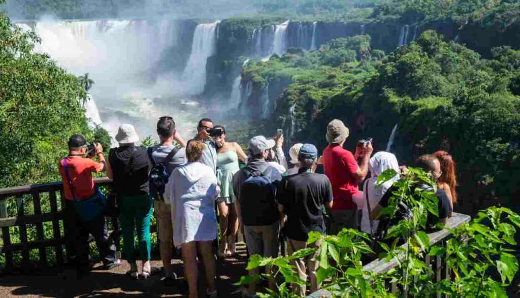 Turismo internacional bate recorde histórico e injeta R$ 34 bi no país