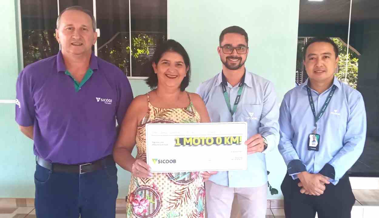 Comerciante de Foz do Iguaçu ganha moto de R$ 20 mil em sorteio do Sicoob