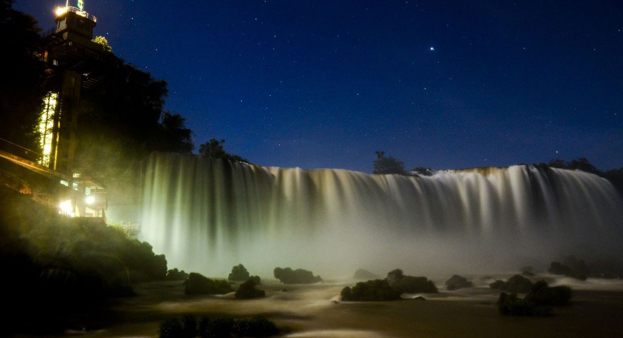Sob a luz do luar ou das estrelas, paisagem ganha novos significados. Foto: Marcos Labanca