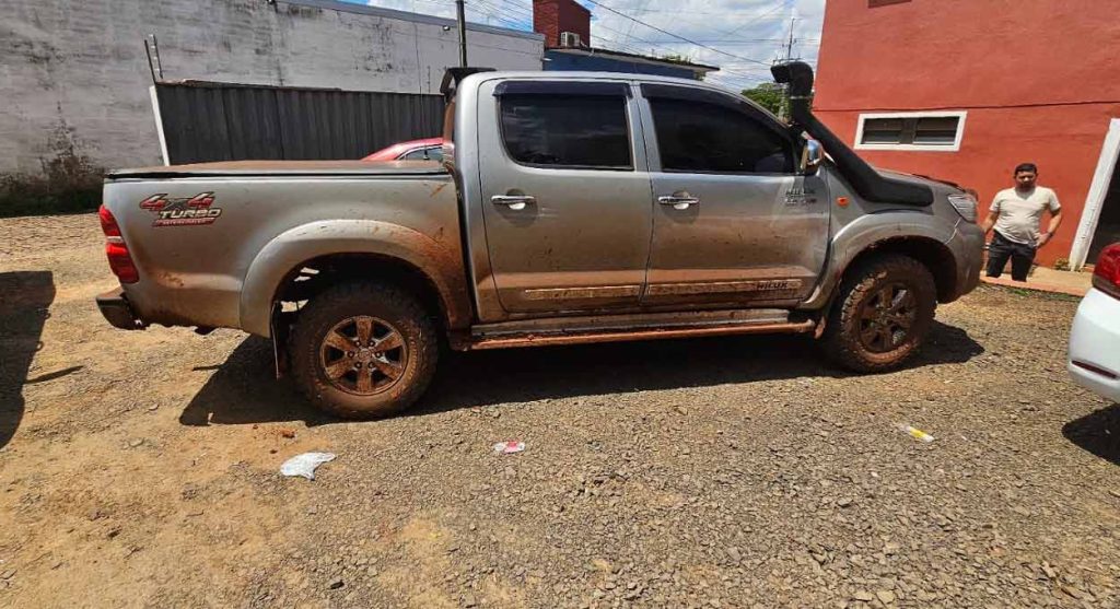 Polícia do Paraguai recupera caminhonete roubada no Brasil