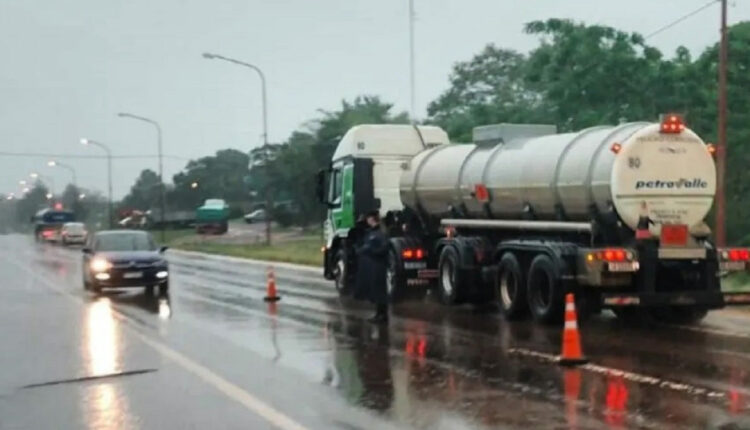 Polícia de Misiones intensificou o patrulhamento nas estradas durante a chuva dessa terça-feira (13). Foto: Gentileza/Polícia de Misiones