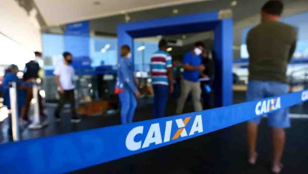 Caixa abre 3,2 mil vagas de nível médio em concurso com salário de R$ 3.762