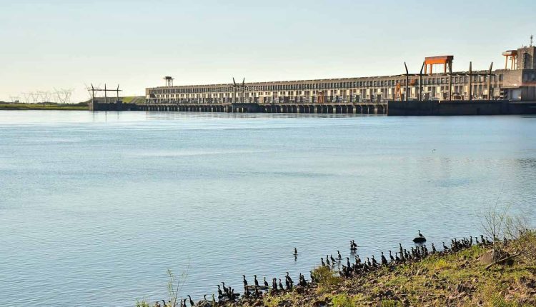 Vista parcial da barragem de Yacyretá, situada cerca de 400 quilômetros abaixo da usina de Itaipu. Foto: Gentileza/Yacyretá Paraguay