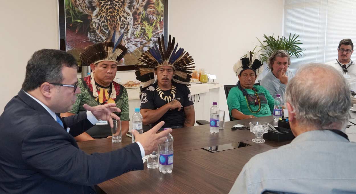 Lideranças indígenas participam de encontro com a diretoria de Itaipu