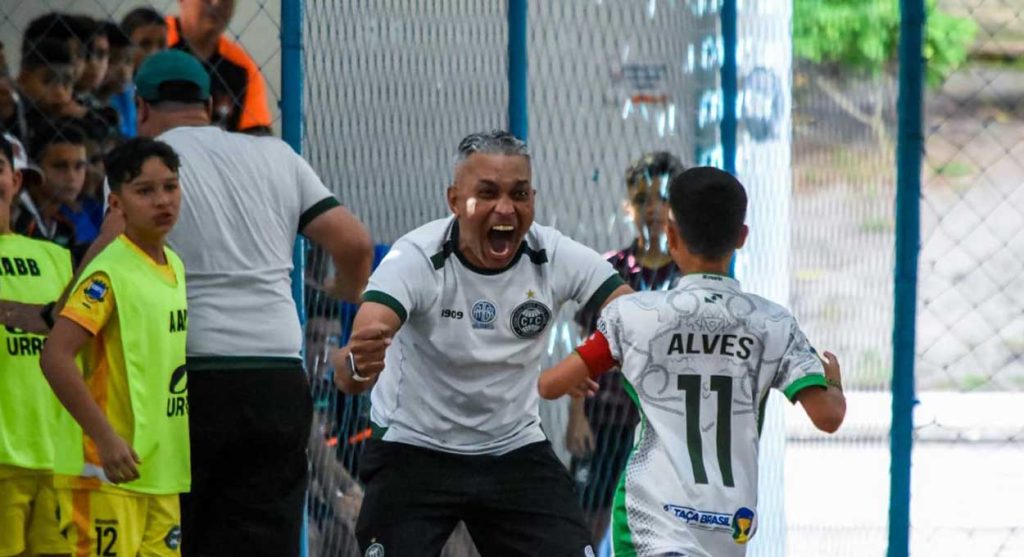 Fábio Pacheco coloca sua experiência a serviço do futsal da AABB