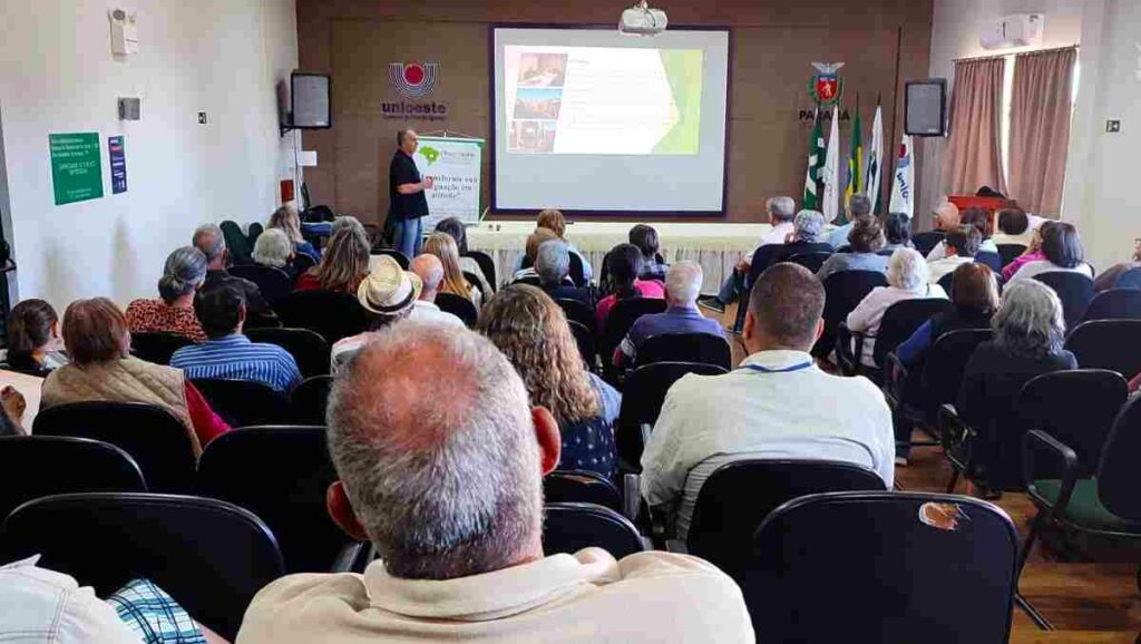 Observatório realiza encontro para a comunidade ajudar a planejar controle social em Foz do Iguaçu