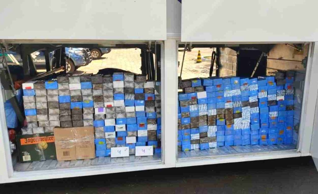 Carga de quase R$ 300 mil em celulares é interceptada na fronteira