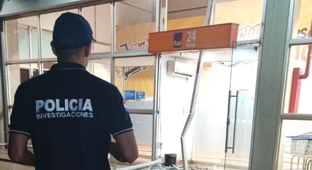 Ladrões roubam caixa eletrônico do banco Itaú no Paraguai