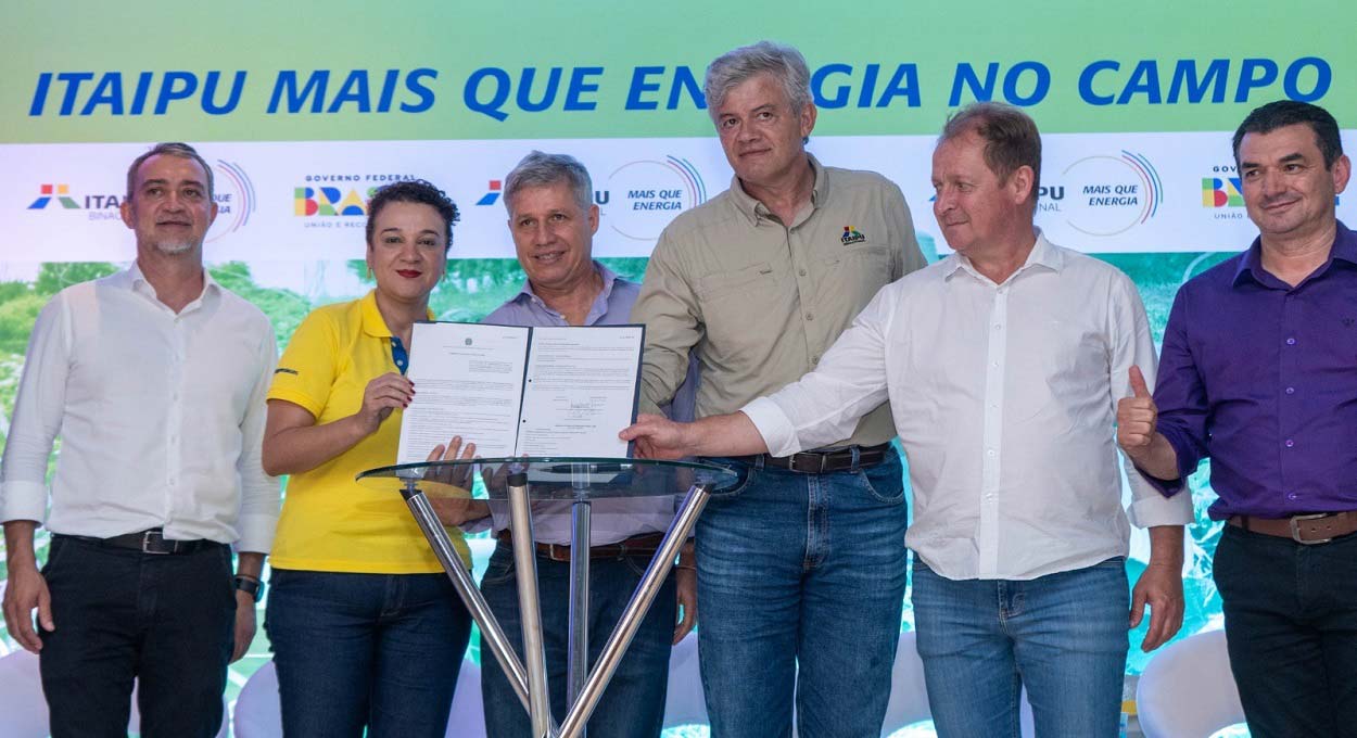 Itaipu e ministério firmam acordo para expandir agricultura familiar