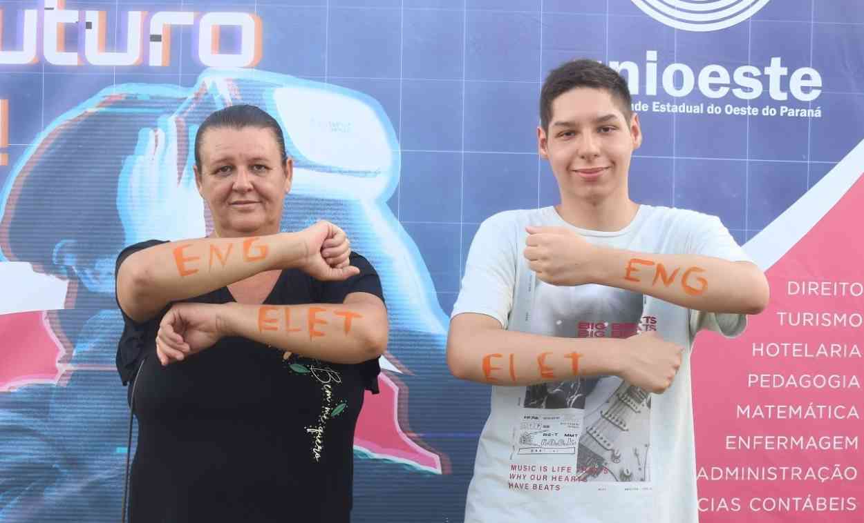 Mãe e filho são aprovados em curso de engenharia no vestibular da Unioeste/Foz