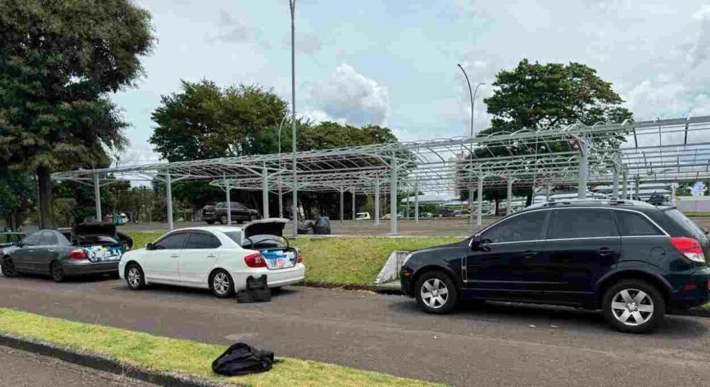 PF faz 5 prisões em comboio de carros com eletrônicos na BR-277