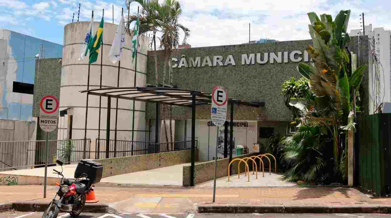 Com ‘Lei Dr. Aiex’ voltada à saúde mental na pauta, Câmara retoma sessões