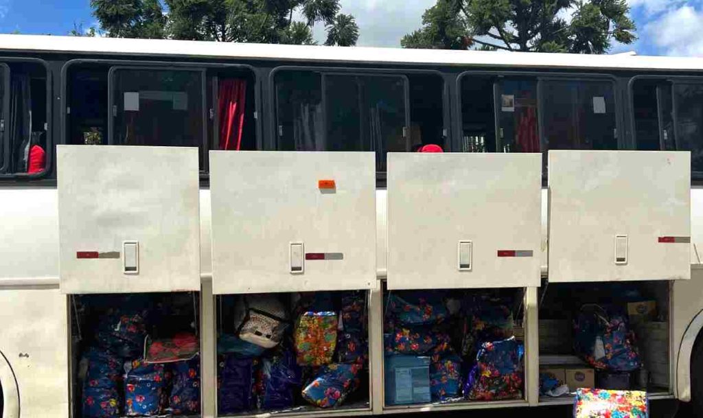 Receita Federal retém dois ônibus com R$ 300 mil em mercadorias na fronteira